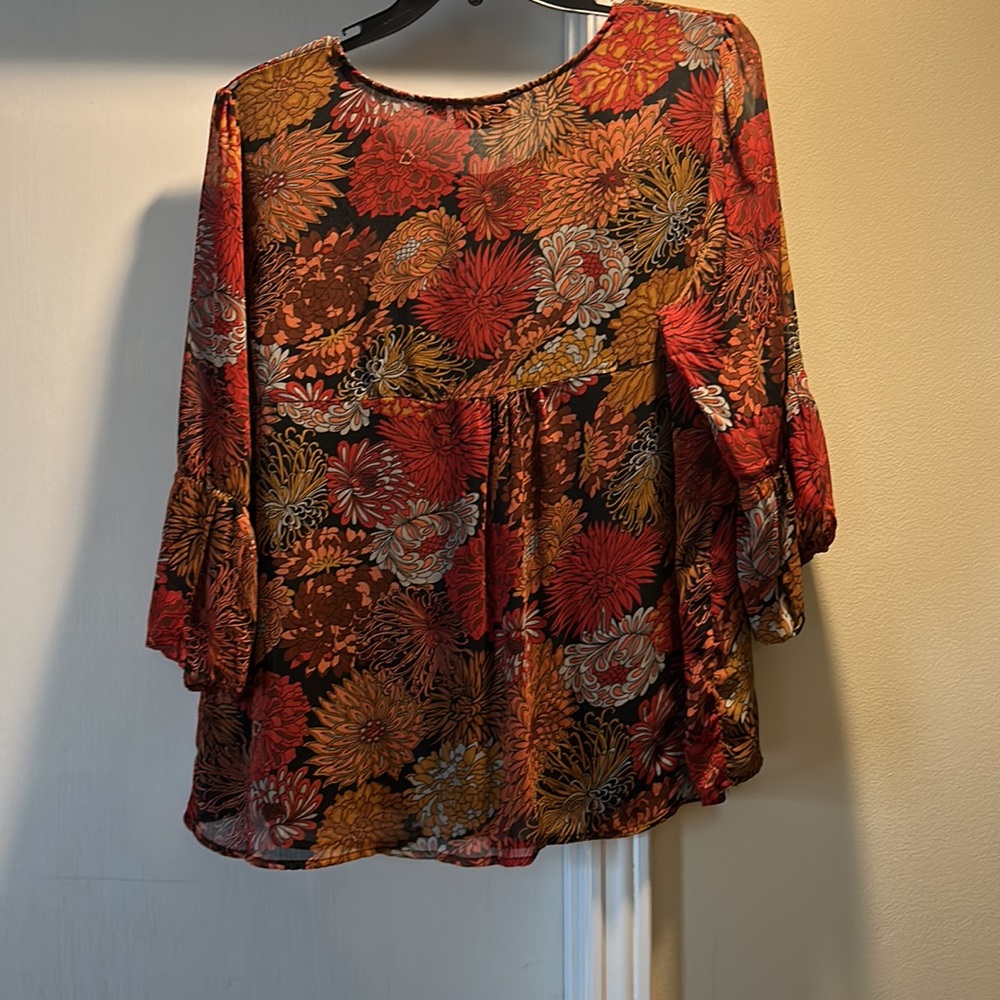 Plus Size Avenue Red and Brown Floral Bell Sleeve Blouse - Picture 3 of 8